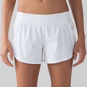 lululemon white tracker short size 6!!!